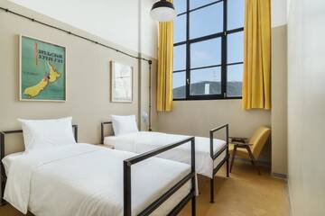 Фото номера Двухместный номер с 2 отдельными кроватями Отель Fabrika Hostel &amp; Suites г. Тбилиси 3