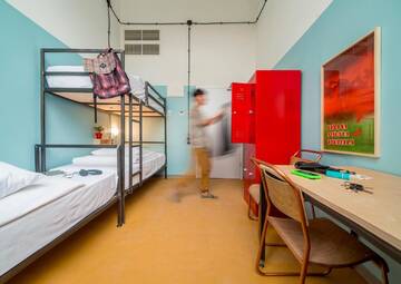 Фото номера Кровать в общем 3-местном номере для мужчин и женщин Отель Fabrika Hostel &amp; Suites г. Тбилиси 4