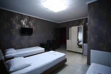 Фото номера Стандартный четырехместный номер Отель Hotel Okriba Tbilisi г. Тбилиси 7