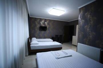 Фото номера Стандартный четырехместный номер Отель Hotel Okriba Tbilisi г. Тбилиси 8
