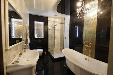Фото номера Суперлюкс с кроватью размера &quot;king-size&quot; Отель Vilton Collection г. Тбилиси 8
