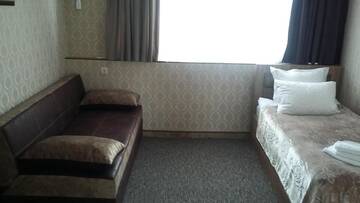 Фото номера Семейный номер с балконом Отель Hotel Luxor г. Тбилиси 5