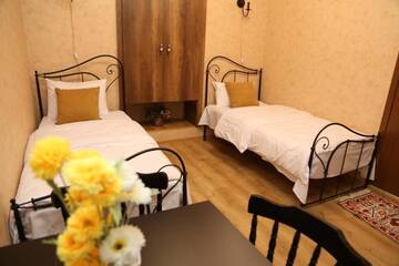 Фото номера Двухместный номер эконом-класса с 2 отдельными кроватями Отель Atlant Hotel г. Тбилиси 10