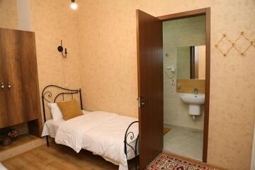 Фото номера Двухместный номер эконом-класса с 2 отдельными кроватями Отель Atlant Hotel г. Тбилиси 16