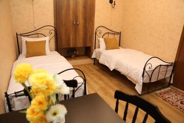 Фото номера Двухместный номер эконом-класса с 2 отдельными кроватями Отель Atlant Hotel г. Тбилиси 4