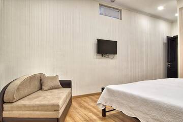 Фото номера Номер с кроватью размера «king-size» Отель Q&amp;B Hotel г. Тбилиси 7