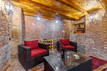 Фото номера Семейный номер Делюкс Отель Q&amp;B Hotel г. Тбилиси 13