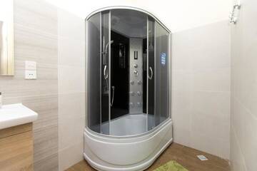 Фото номера Двухместный номер Делюкс с 1 кроватью Отель Jako Boutique Hotel г. Тбилиси 9