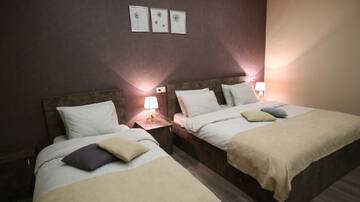 Фото номера Трехместный номер Делюкс Отель Hotel Nabadi г. Тбилиси 2