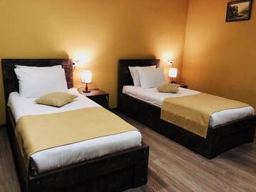 Фото номера Стандартный двухместный номер с 2 отдельными кроватями Отель Hotel Nabadi г. Тбилиси 3