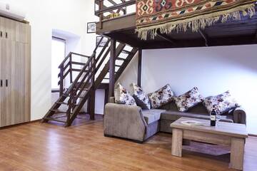 Фото Гостевой дом Pheasant Home in Old Tbilisi г. Тбилиси 5