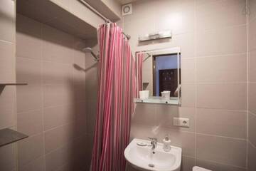 Фото номера Дом с 2 спальнями Гостевой дом Guesthauss46 г. Тбилиси 32