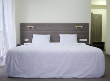 Фото номера Номер с кроватью размера «king-size» и балконом Отель Hotel M9 г. Тбилиси 6