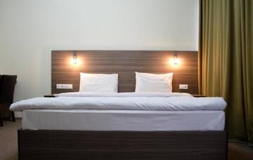 Фото номера Номер с кроватью размера «king-size» и балконом Отель Hotel M9 г. Тбилиси 10