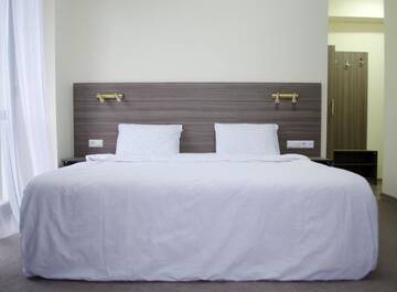 Фото номера Номер с кроватью размера «king-size» и балконом Отель Hotel M9 г. Тбилиси 11
