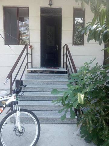 Фото номера Одноместный номер Делюкс с балконом Гостевой дом Guest House Nana г. Тбилиси 6