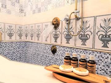 Фото номера Стандартный двухместный номер Oriental с 1 кроватью Отель Piano Borracho Boutique Hotel Old Tbilisi г. Тбилиси 5