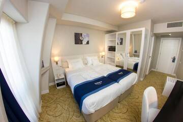 Фото номера Двухместный номер с 1 кроватью Отель Tribeca Hotel г. Тбилиси 5