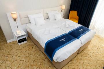 Фото номера Номер с кроватью размера «king-size» Отель Tribeca Hotel г. Тбилиси 4