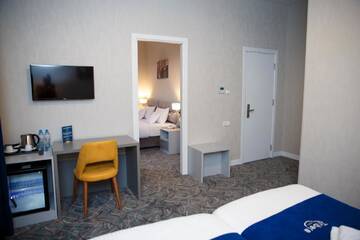 Фото номера Семейный двухместный номер с 1 кроватью Отель Tribeca Hotel г. Тбилиси 10