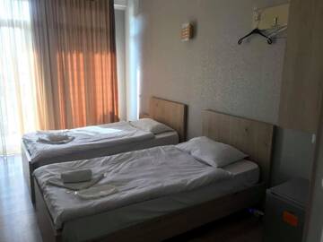 Фото номера Двухместный номер с 2 отдельными кроватями Отель Petre Palace г. Тбилиси 5