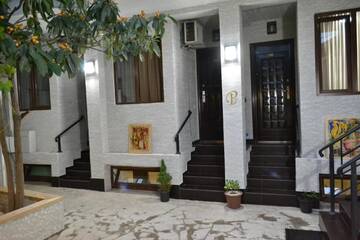 Фото номера Двухместный номер эконом-класса с 2 отдельными кроватями Отель Petre Palace г. Тбилиси 6