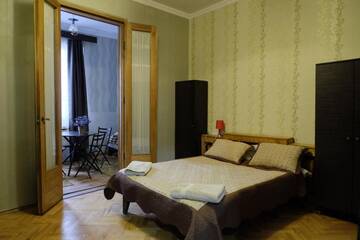 Фото номера Семейный люкс с балконом Отель Mia B&amp;B Old Tbilisi г. Тбилиси 16