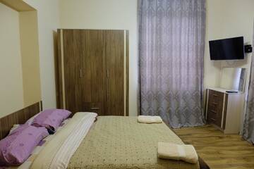 Фото номера Улучшенный двухместный номер с 1 кроватью Отель Mia B&amp;B Old Tbilisi г. Тбилиси 4