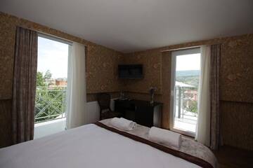Фото номера Люкс с видом на город Отель MariaLuis Hotel г. Тбилиси 27