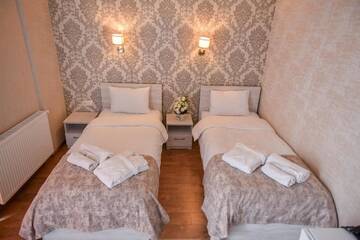 Фото номера Стандартный двухместный номер с 2 отдельными кроватями Отель MariaLuis Hotel г. Тбилиси 2