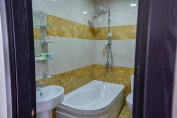 Фото номера Стандартный трехместный номер Отель MariaLuis Hotel г. Тбилиси 5