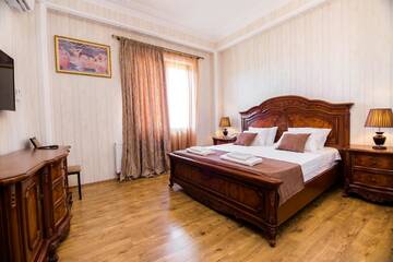 Фото номера Двухместный номер Делюкс с 1 кроватью и балконом Отель Elia Palace Hotel г. Тбилиси 3