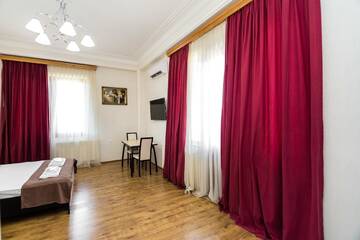 Фото номера Двухместный номер Делюкс с 1 кроватью и балконом Отель Elia Palace Hotel г. Тбилиси 11