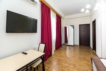 Фото номера Двухместный номер Делюкс с 1 кроватью и балконом Отель Elia Palace Hotel г. Тбилиси 9