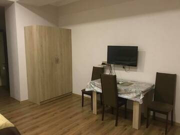 Фото номера Трехместный номер с балконом Отель Apart Hotel Vera г. Тбилиси 5