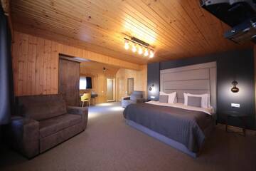 Фото номера Семейный номер с балконом Отель Stay Boutique Hotel г. Тбилиси 3