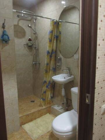 Фото номера Стандартный трехместный номер Гостевой дом Guest House Nochleg г. Тбилиси 46