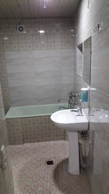 Фото номера Трехместный номер с собственной ванной комнатой Гостевой дом Apartment David г. Тбилиси 7