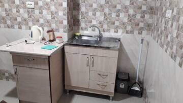 Фото номера Трехместный номер с собственной ванной комнатой Гостевой дом Apartment David г. Тбилиси 9