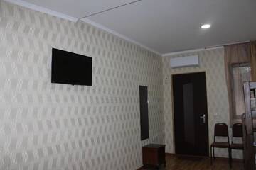 Фото номера Трехместный номер с собственной ванной комнатой Гостевой дом Apartment David г. Тбилиси 6