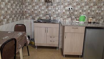 Фото номера Трехместный номер с собственной ванной комнатой Гостевой дом Apartment David г. Тбилиси 4
