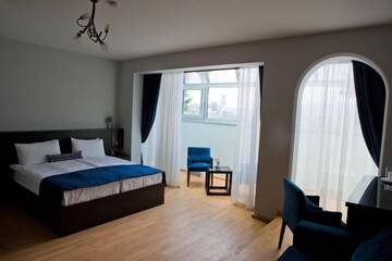 Фото номера Полулюкс Делюкс Отель Hotel Bella Casa г. Тбилиси 2