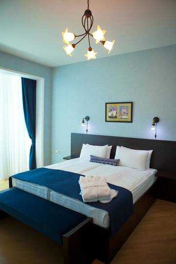 Фото номера Улучшенный семейный номер Отель Hotel Bella Casa г. Тбилиси 5