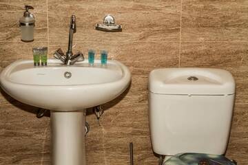 Фото номера Трехместный номер Делюкс Отель Hotel Old Avlabari г. Тбилиси 7