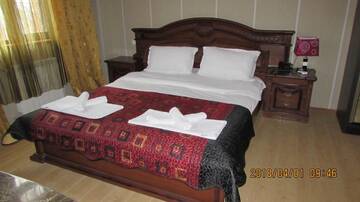 Фото номера Четырехместный номер с ванной комнатой Отель Hotel Old Avlabari г. Тбилиси 2