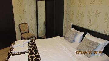 Фото номера Четырехместный номер с ванной комнатой Отель Hotel Old Avlabari г. Тбилиси 4
