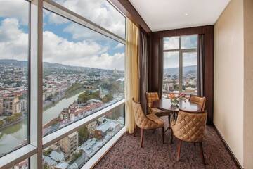 Фото номера Представительский люкс Отель The Biltmore Tbilisi Hotel г. Тбилиси 3