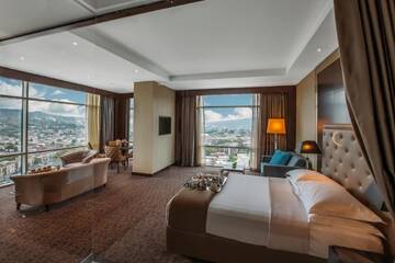 Фото номера Представительский люкс Отель The Biltmore Tbilisi Hotel г. Тбилиси 4