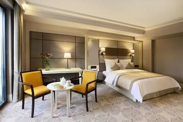 Фото номера Номер «Премьер» с кроватью размера «king-size» (новое здание) Отель Ambassadori Tbilisi Hotel г. Тбилиси 4