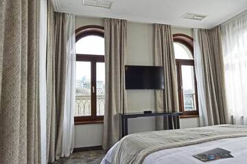 Фото номера Люкс (историческое здание) Отель Ambassadori Tbilisi Hotel г. Тбилиси 2